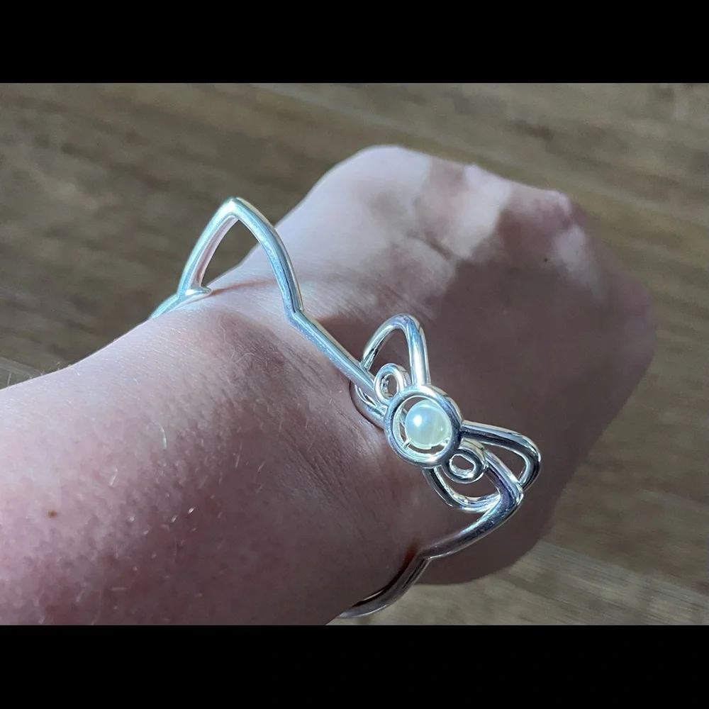 HELLO KITTY-NWT Silver Tone Cuff with Faux Pearl - Picture 2 of 11